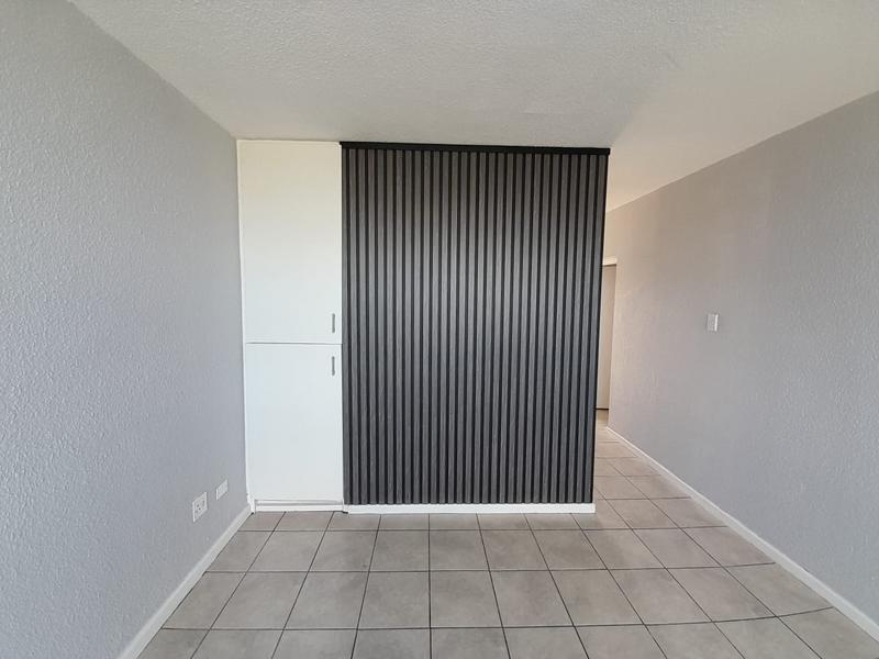 To Let 1 Bedroom Property for Rent in Loevenstein Western Cape